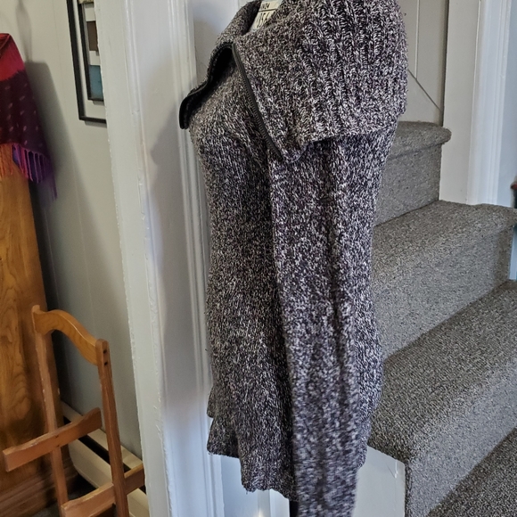 GLIMMER BY J.J. BASICS~ GRAY LONG SWEATER WITH FOLD OVER COLLAR & ZIPPER! - Picture 5 of 10
